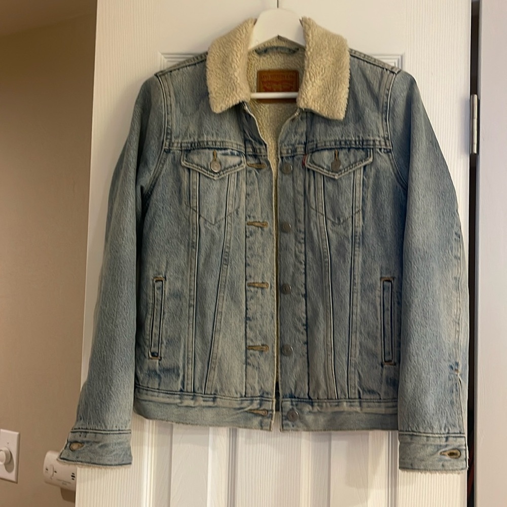 Levi’s Womens Size XS Jacket Trucker Denim Light Blue Sherpa Lined Button Front